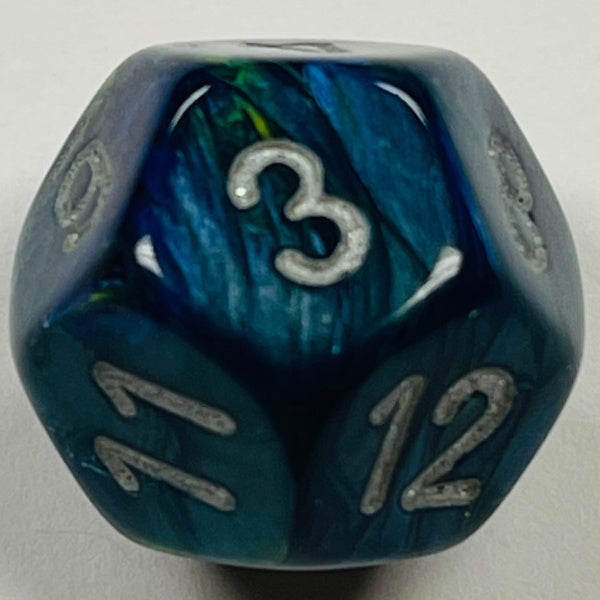 D12 (16mm) Green/Silver Die-Festive (x 5)