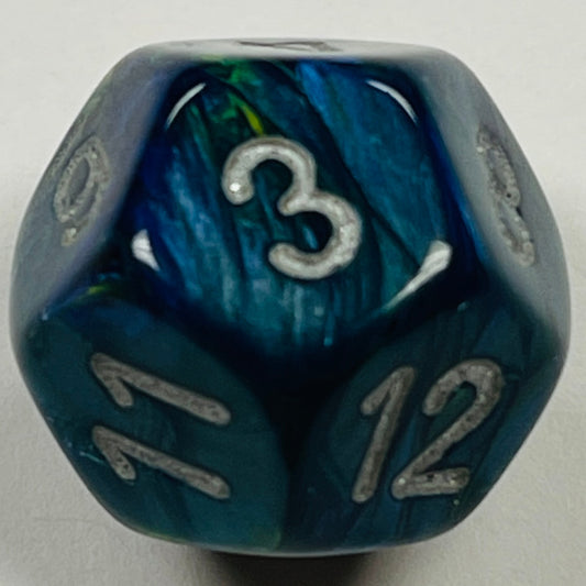 D12 (16mm) Green/Silver Die-Festive (x 5)